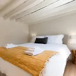 アパートホテル Guru Mykonos Town